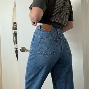 Levi’s High Loose Taper Jeans Size 28